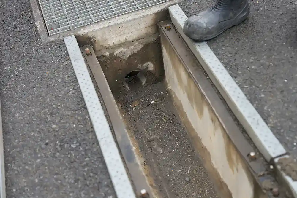 側溝清掃の作業前